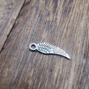 Small charm angel wing‎